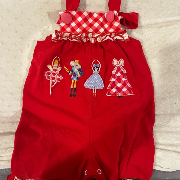 A beautiful christmas jumper. The size is 9 months but I found it to run large. - Picture 9 of 11